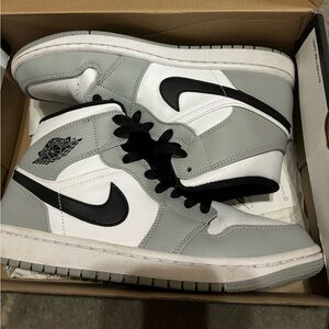 Nike Air Jordan Mid 1